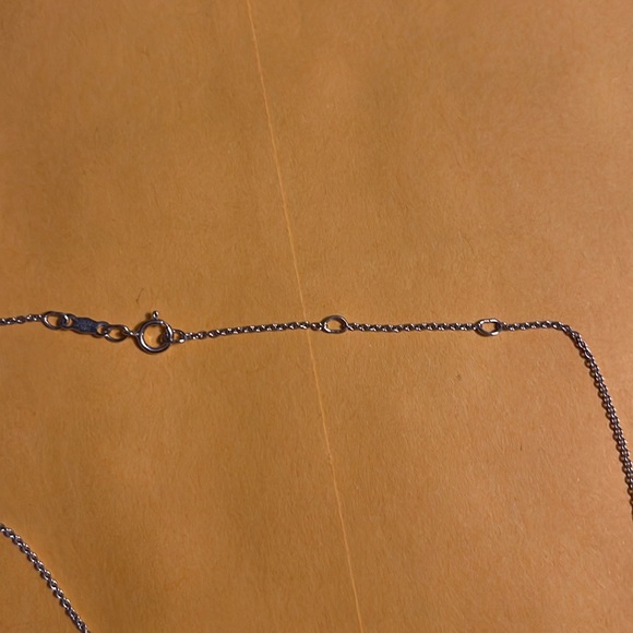 Fleur de lis charm in a silver adjustable length chain. 925 silver - Picture 3 of 4